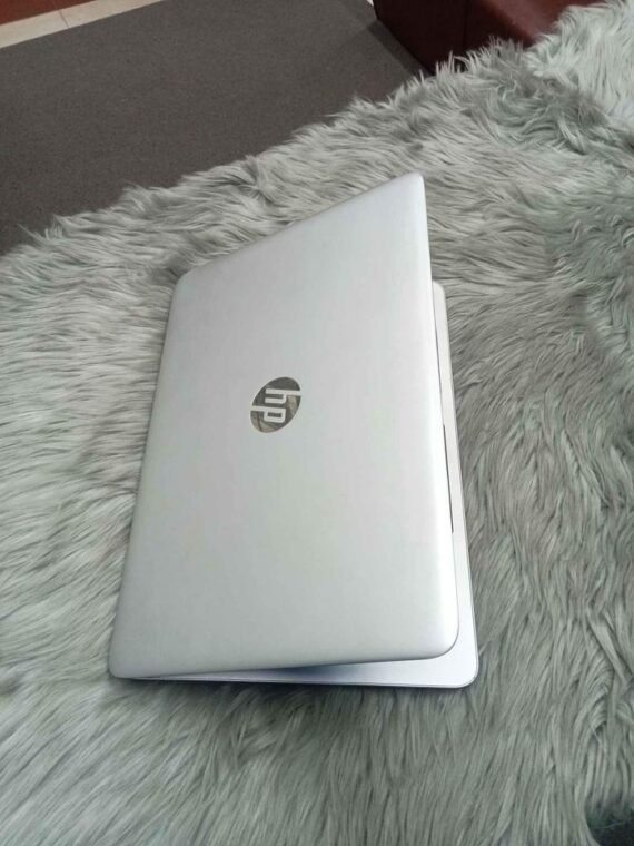 Hp Elitebook 840 g3 i5 6th gen 750/ 16 gb